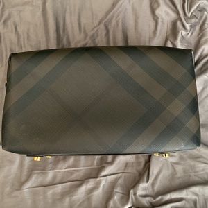Men’s Burberry toiletry bag.